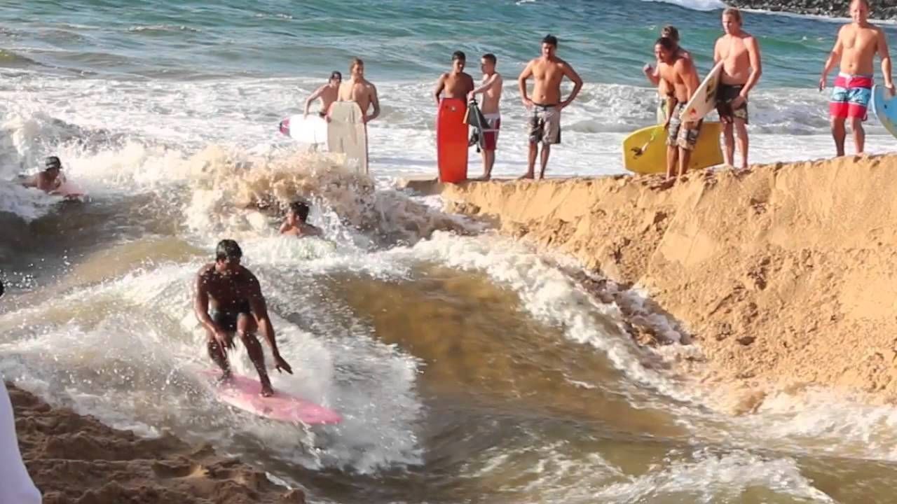 World’s Largest River Wave, world record in O'ahu, Hawaii World’s Largest River Wave, world record in O'ahu, Hawaii