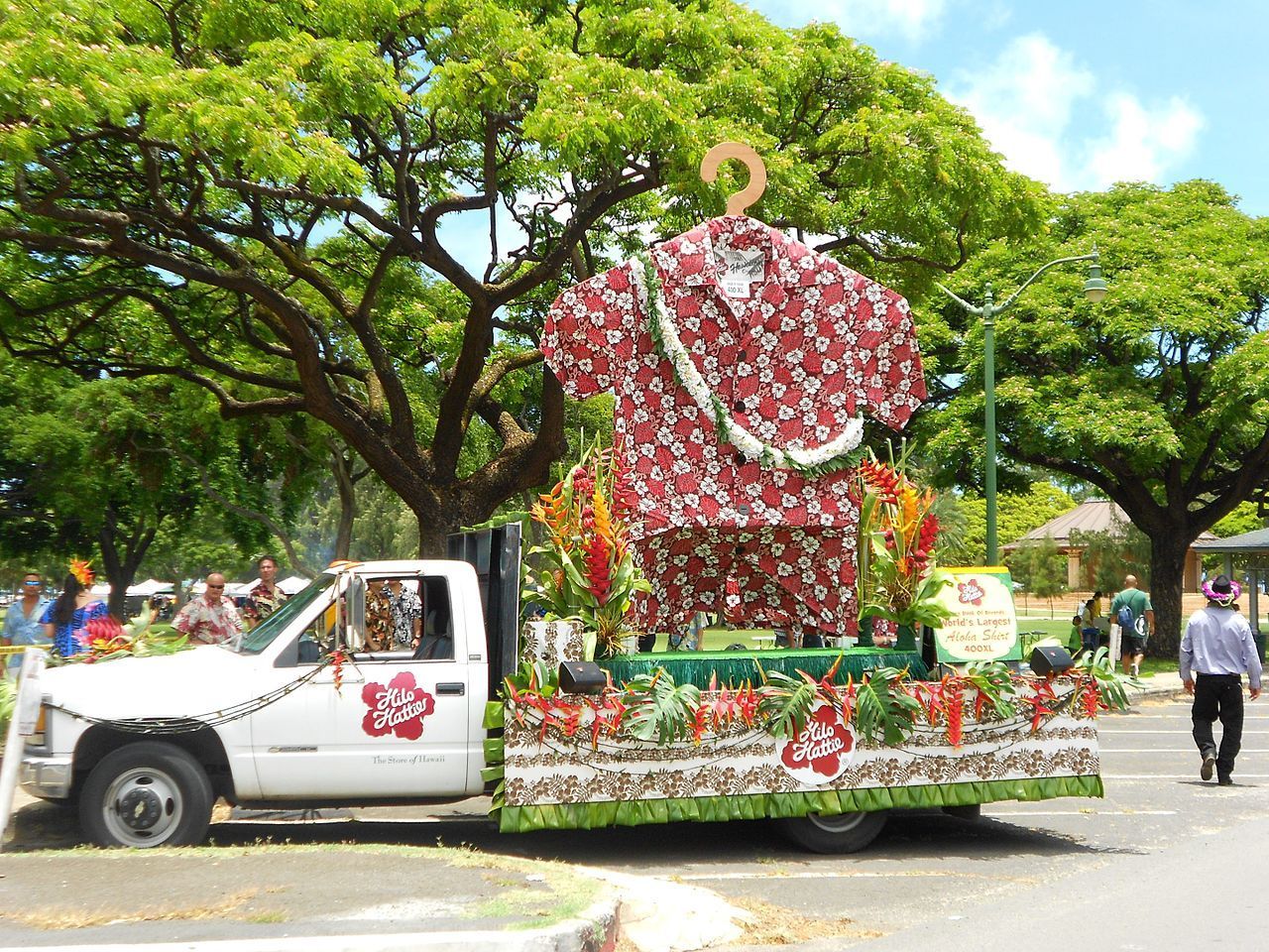 
World's Largest Aloha Shirt, world record in Honolulu, Hawaii
