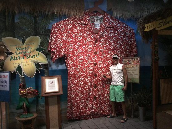 World's Largest Aloha Shirt, world record in Honolulu, Hawaii

