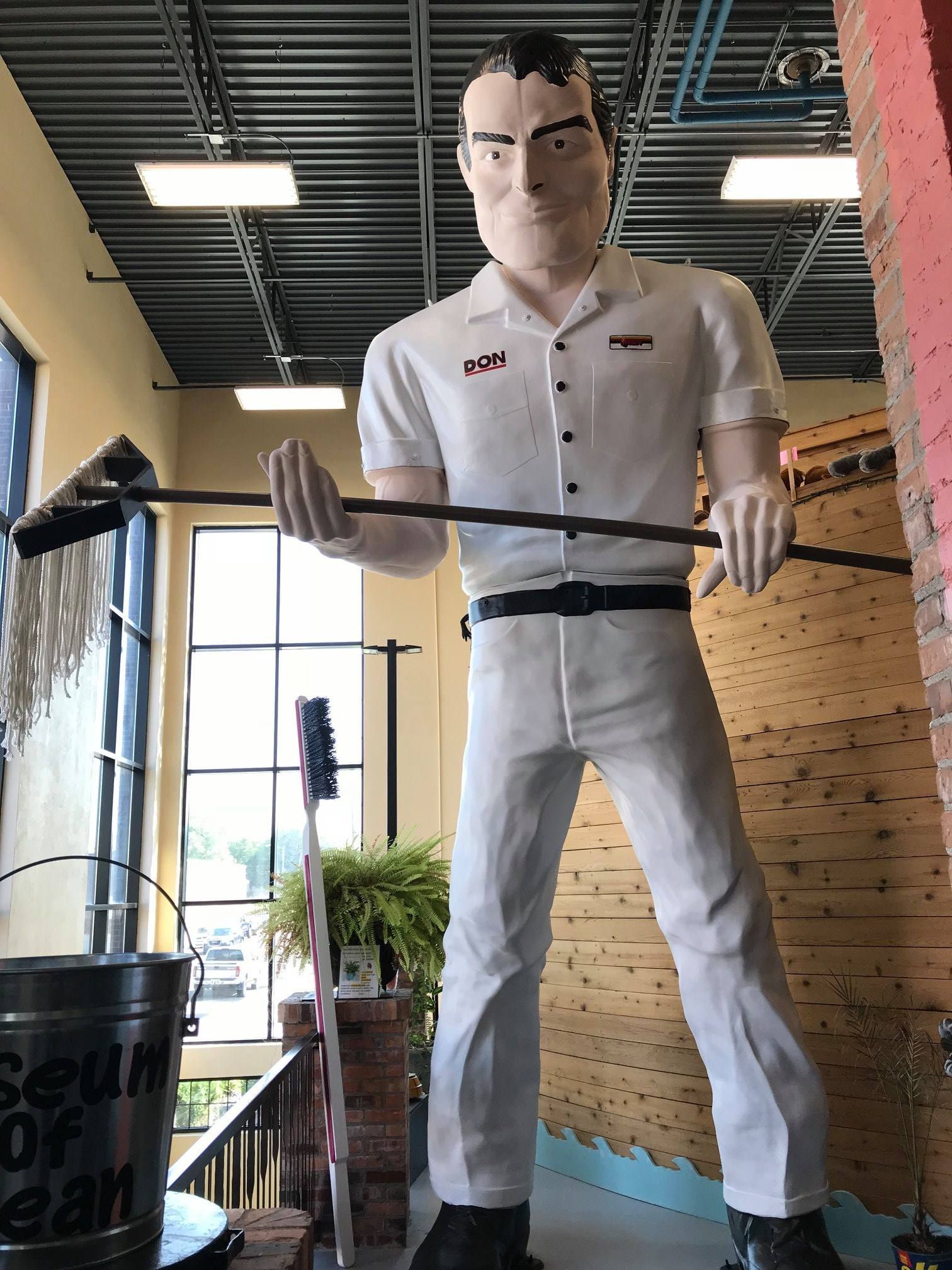 World's Largest Janitor Statue, world record in Pocatello, Idaho