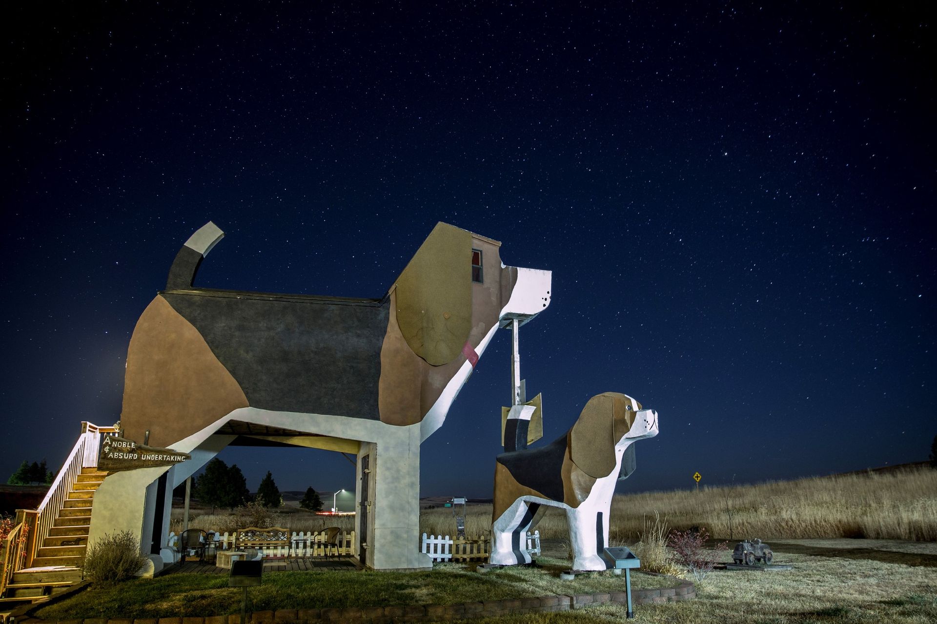 World's First Beagle-shaped Bed and breakfast, world record in Cottonwood, Idaho
