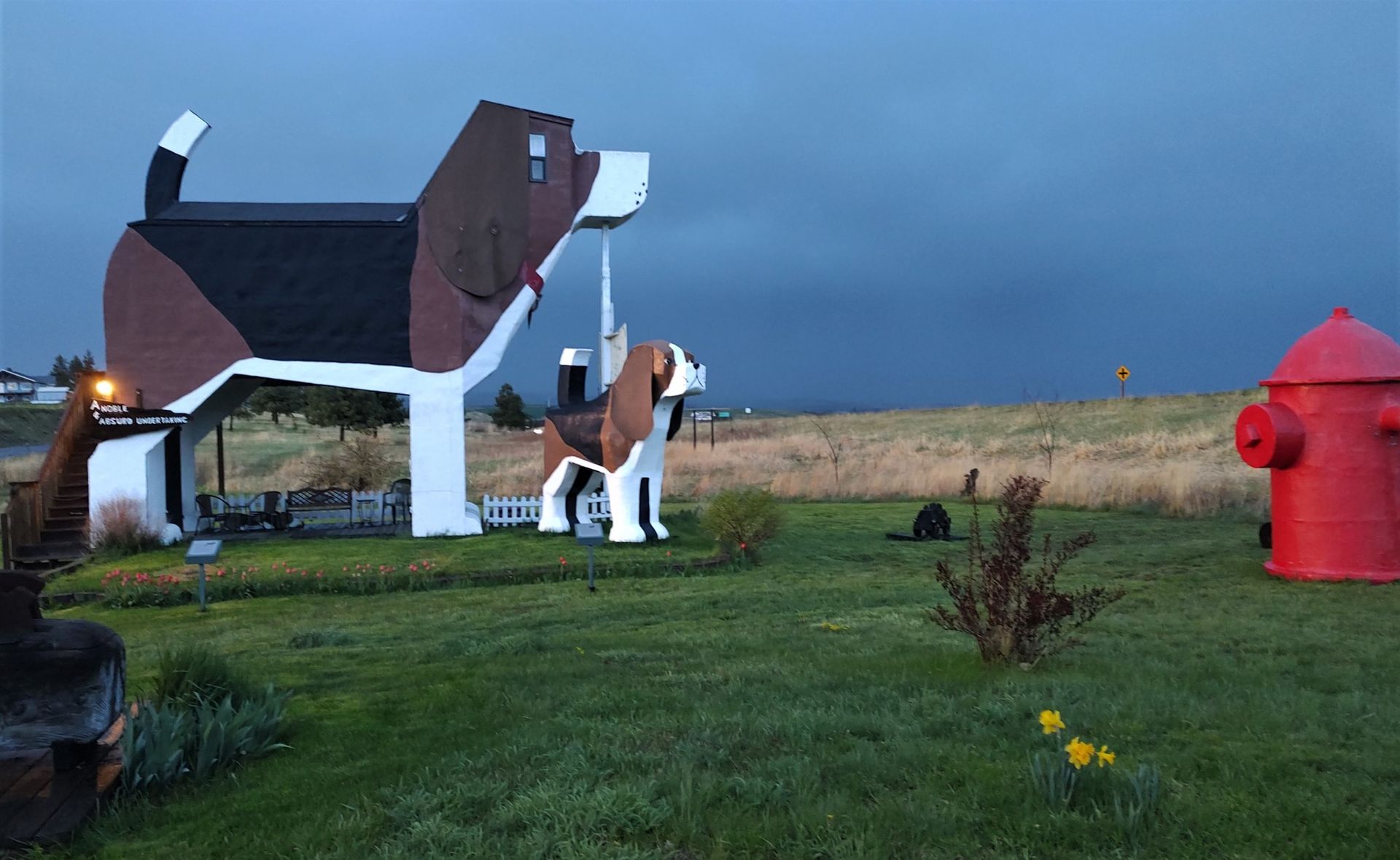 World's First Beagle-shaped Bed and breakfast, world record in Cottonwood, Idaho
