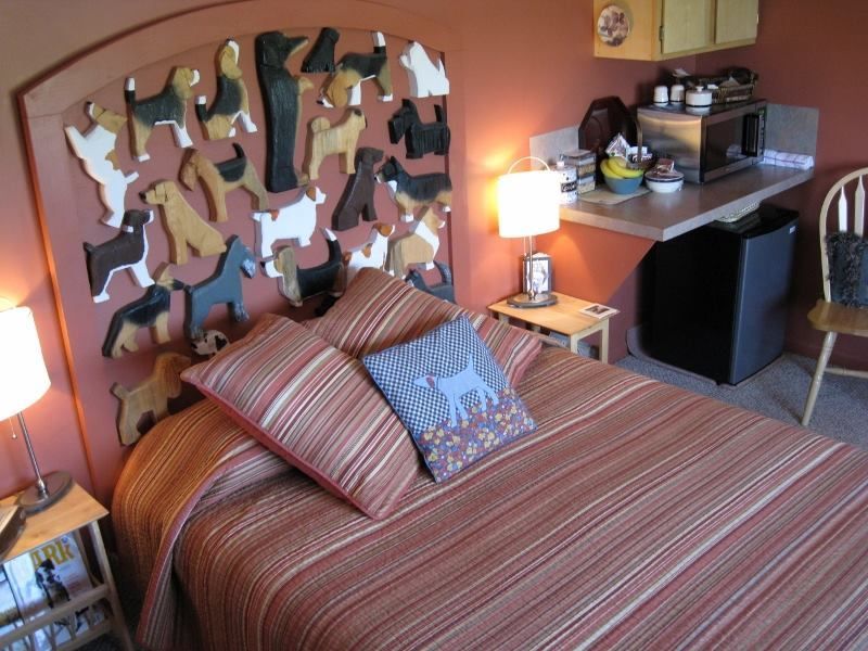 World's First Beagle-shaped Bed and breakfast, world record in Cottonwood, Idaho
