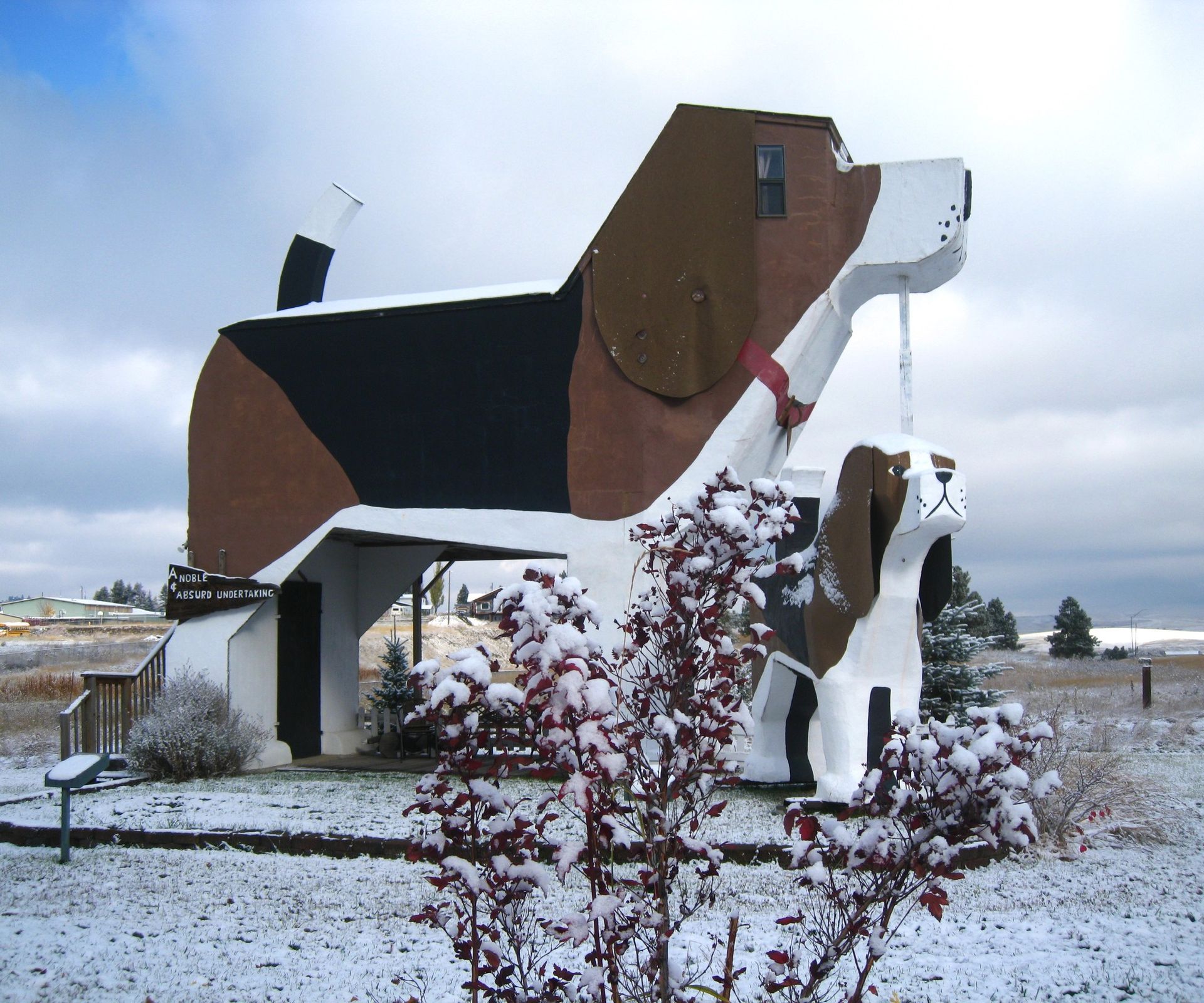 World's First Beagle-shaped Bed and breakfast, world record in Cottonwood, Idaho
