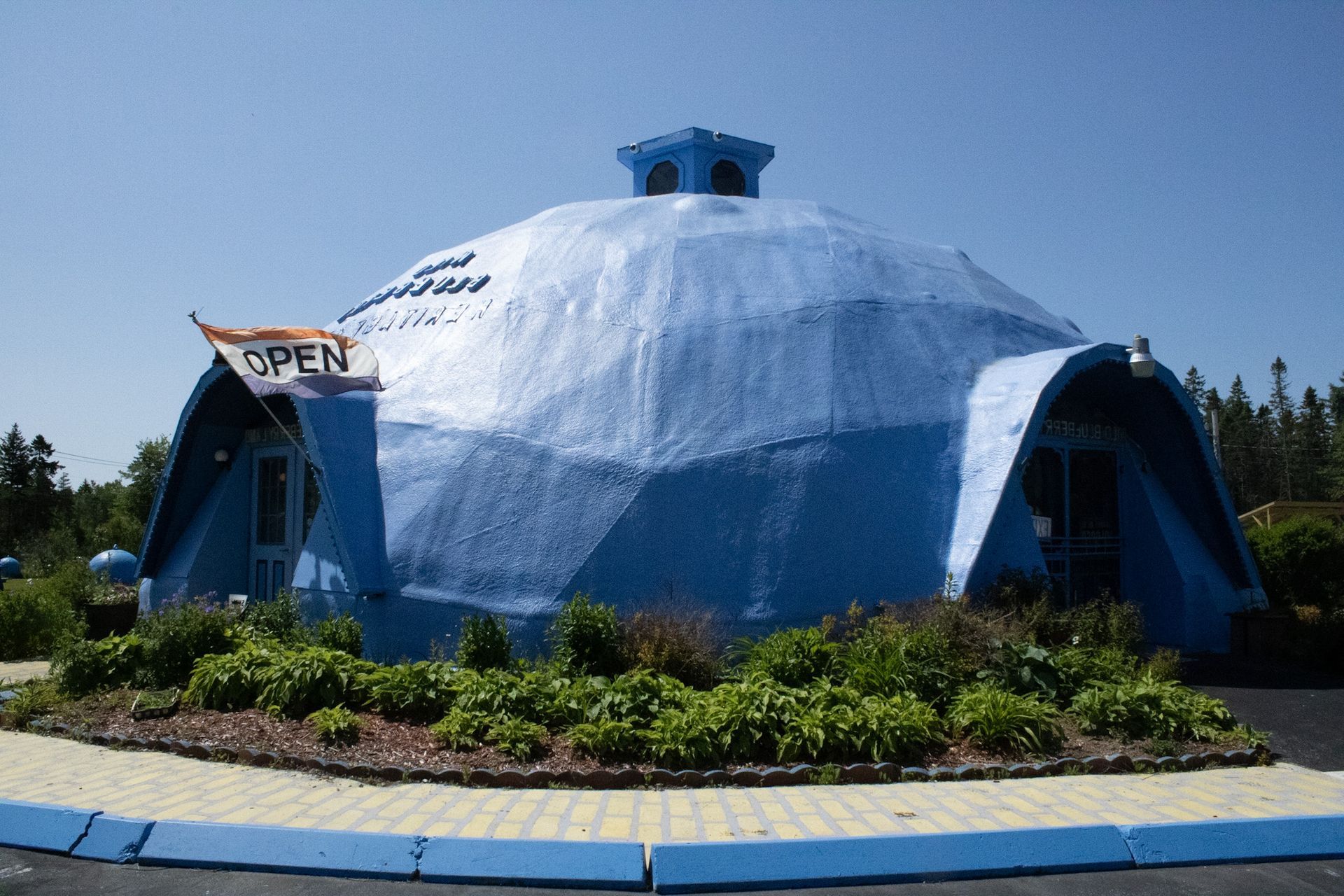 World's First Blueberry-shaped Shop, world record in Columbia Falls, Maine
