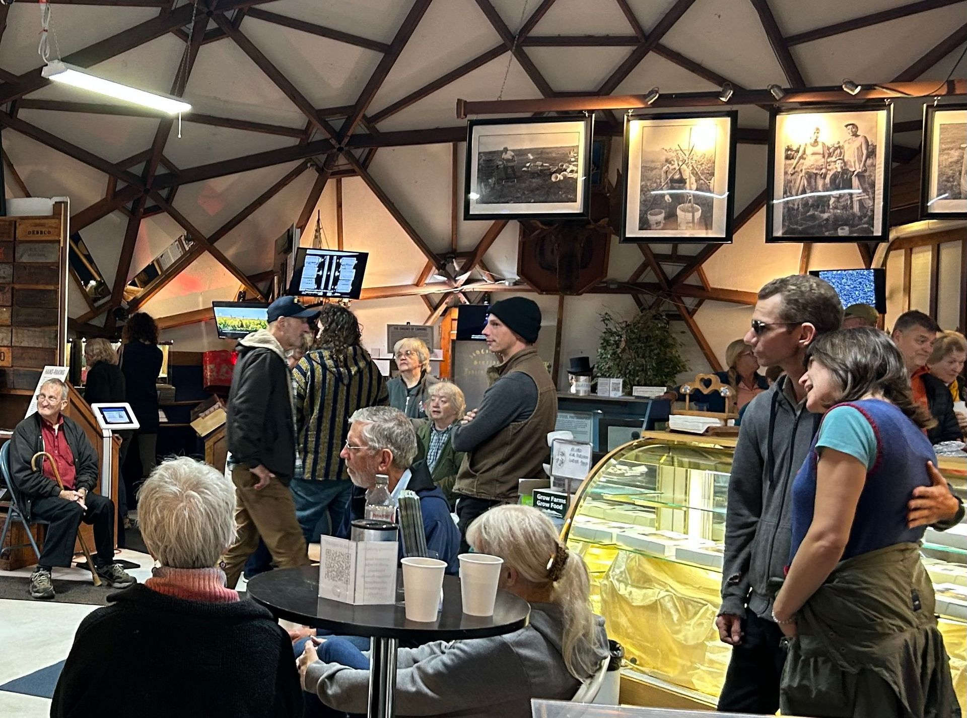 World's First Blueberry-shaped Shop, world record in Columbia Falls, Maine
