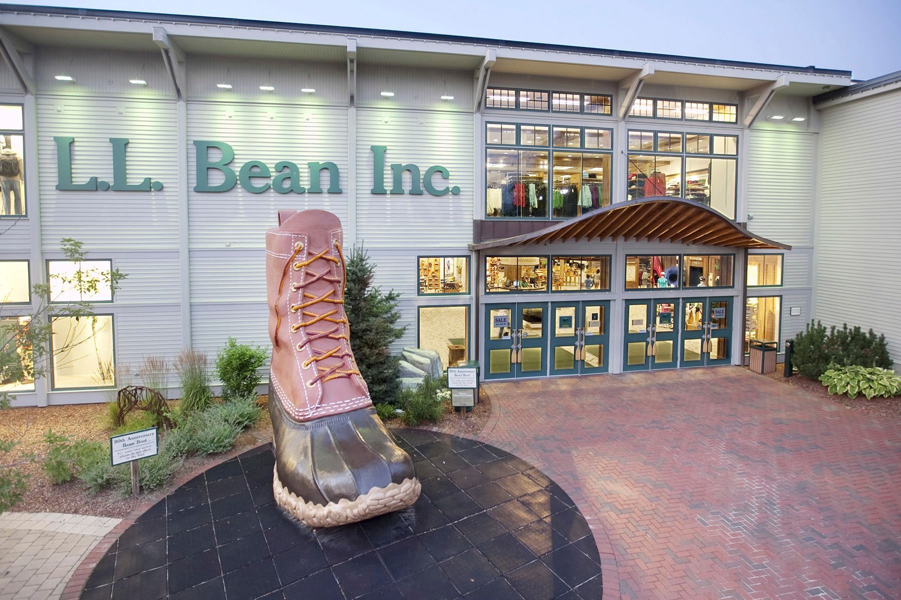 World's Largest Hunting Boot, world record in Freeport, Maine