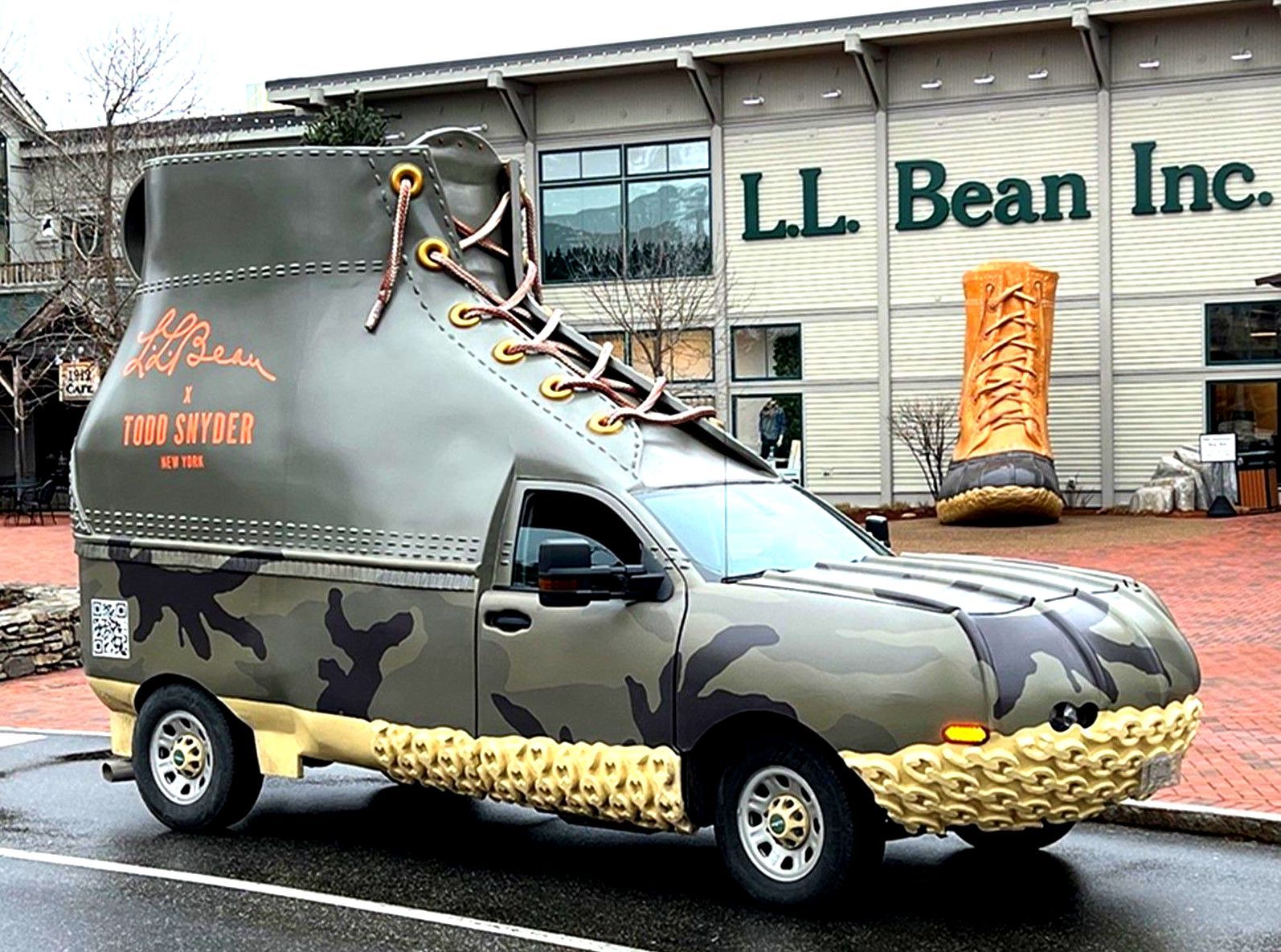 
World's First Boot-shaped Automobile, world record set in Freeport, Maine