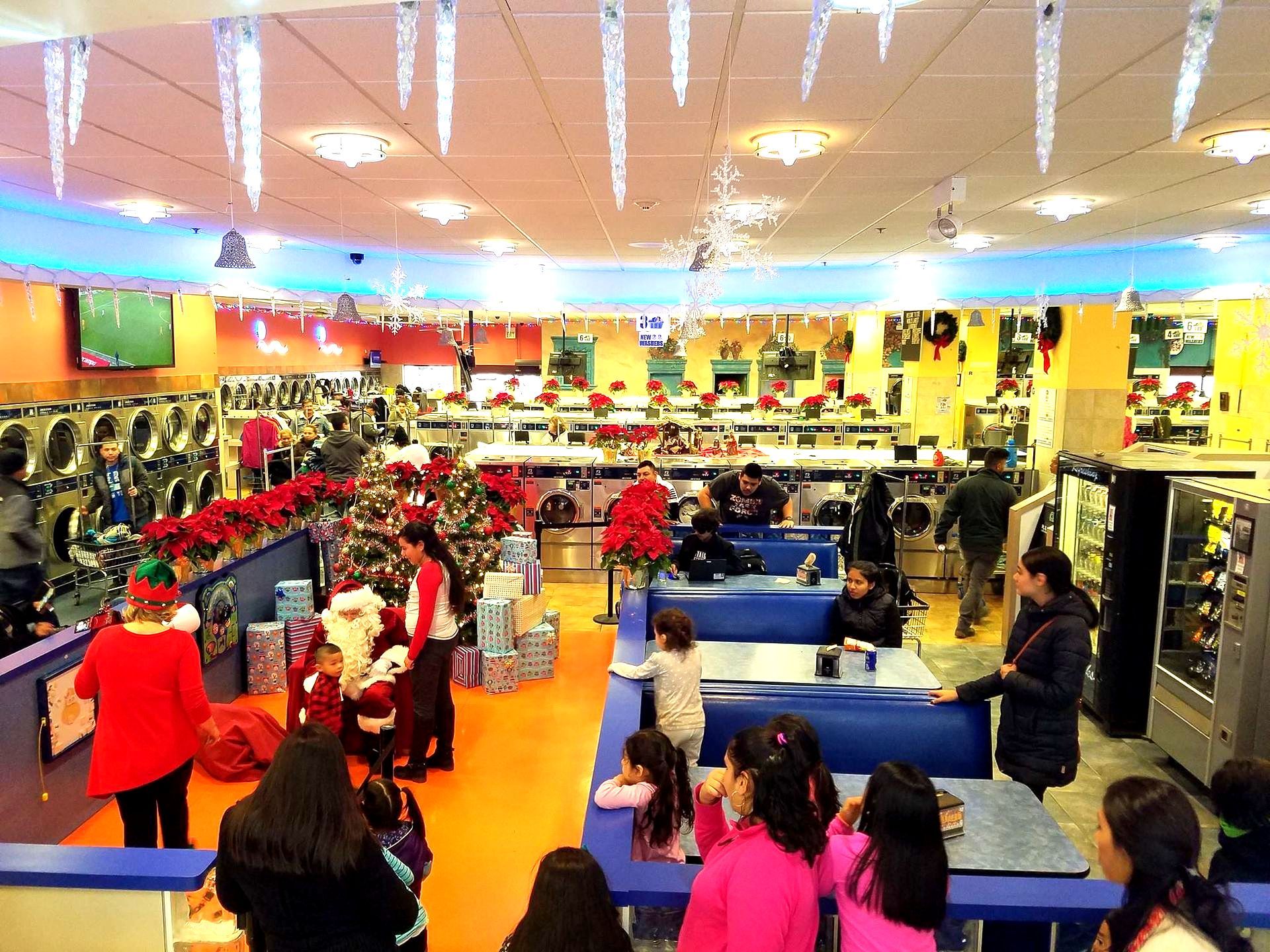 World's Largest Laundromat, world record in Berwyn, Illinois World's Largest Laundromat, world record in Berwyn, Illinois