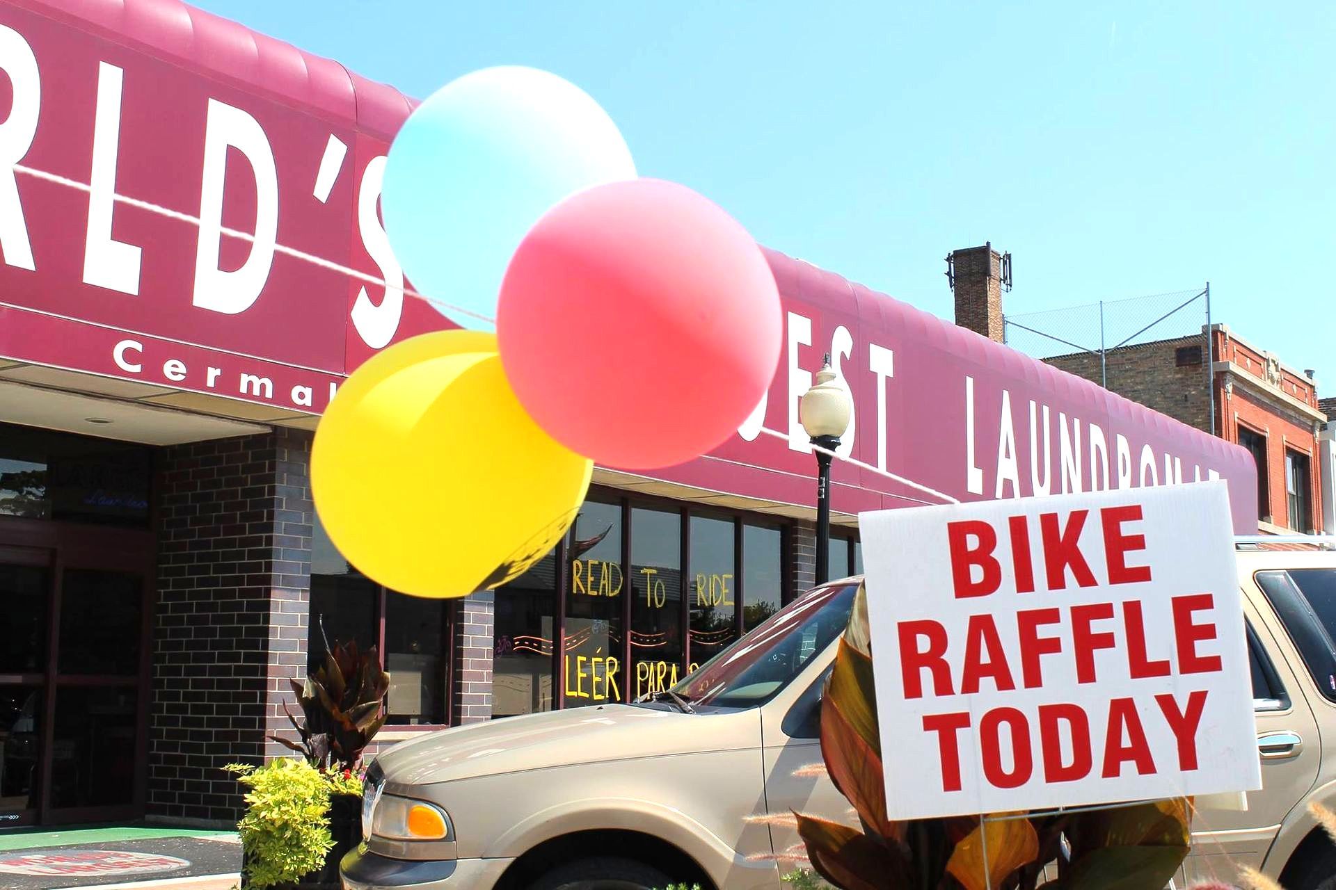 World's Largest Laundromat, world record in Berwyn, Illinois World's Largest Laundromat, world record in Berwyn, Illinois