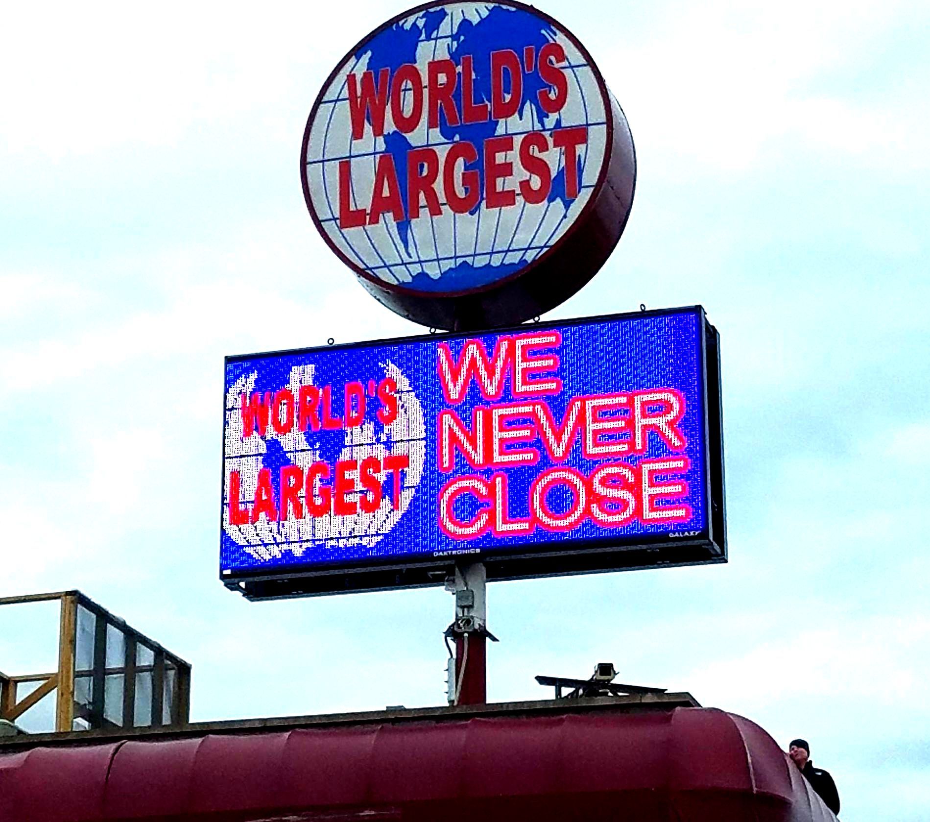 World's Largest Laundromat, world record in Berwyn, Illinois World's Largest Laundromat, world record in Berwyn, Illinois
