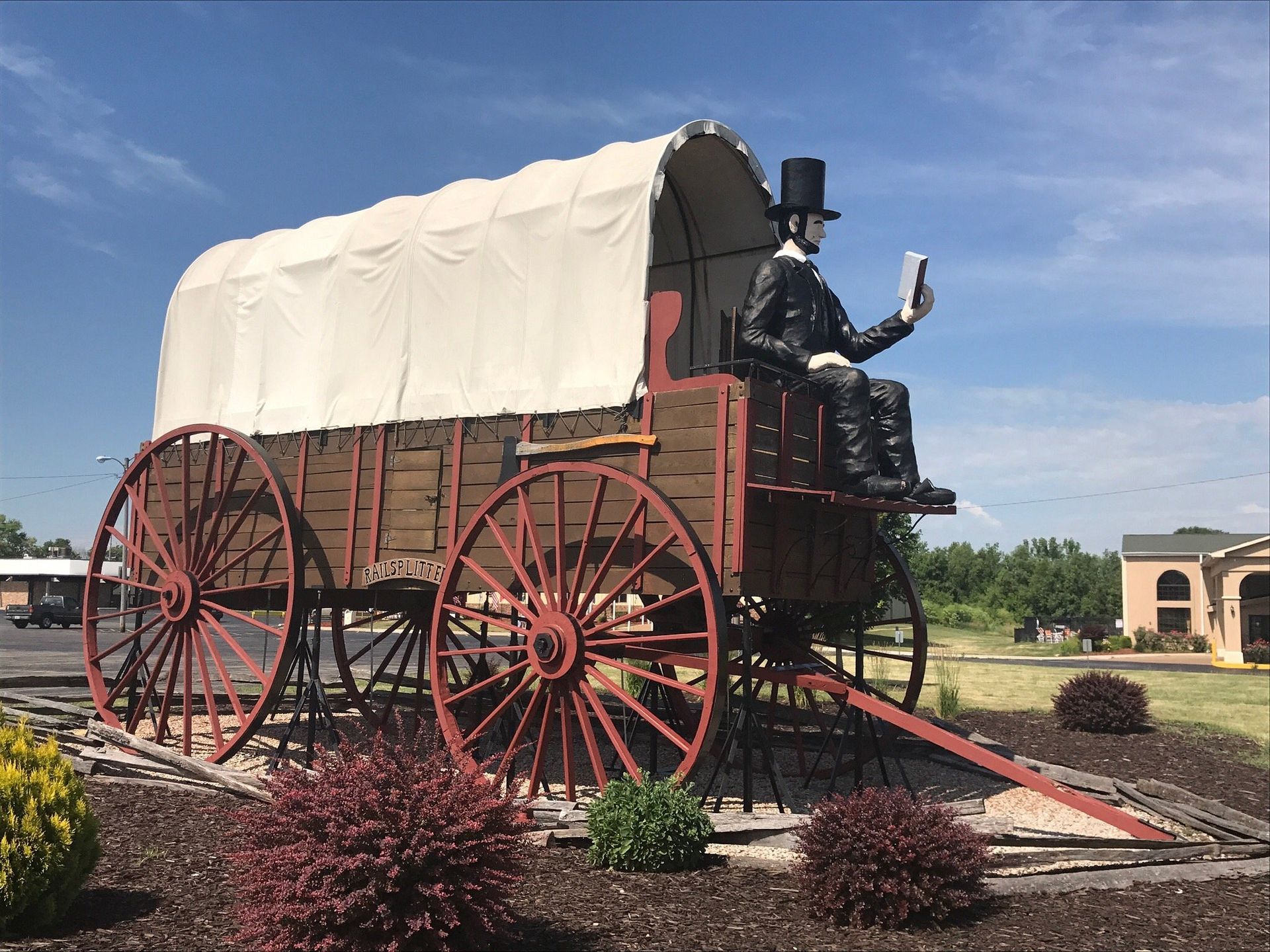 
World's Largest Covered Wagon, world record in Lincoln, Illinois