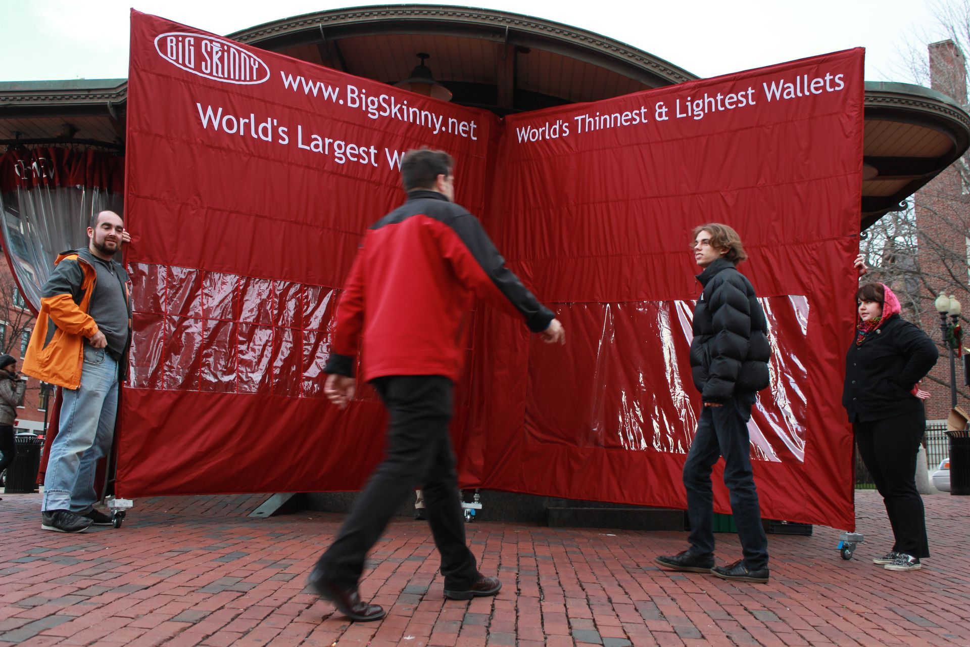 
World's Largest Wallet, world record in Cambridge, Massachusetts