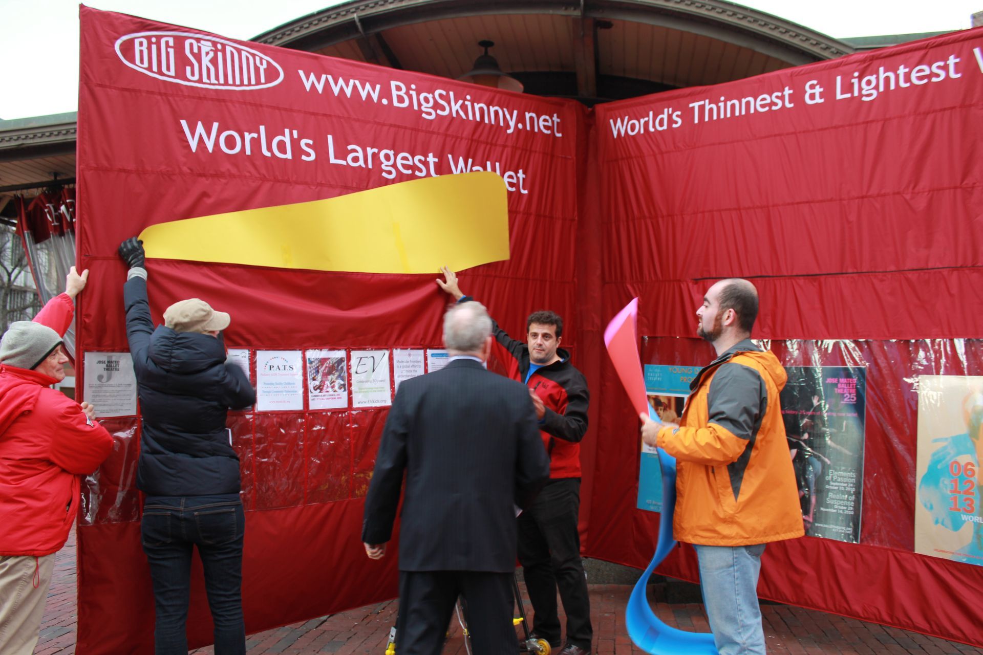 
World's Largest Wallet, world record in Cambridge, Massachusetts