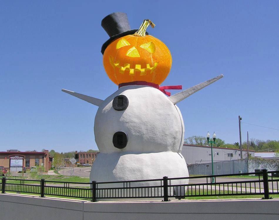 World's Largest Stucco Snowman, world record in North St. Paul, Minnesota