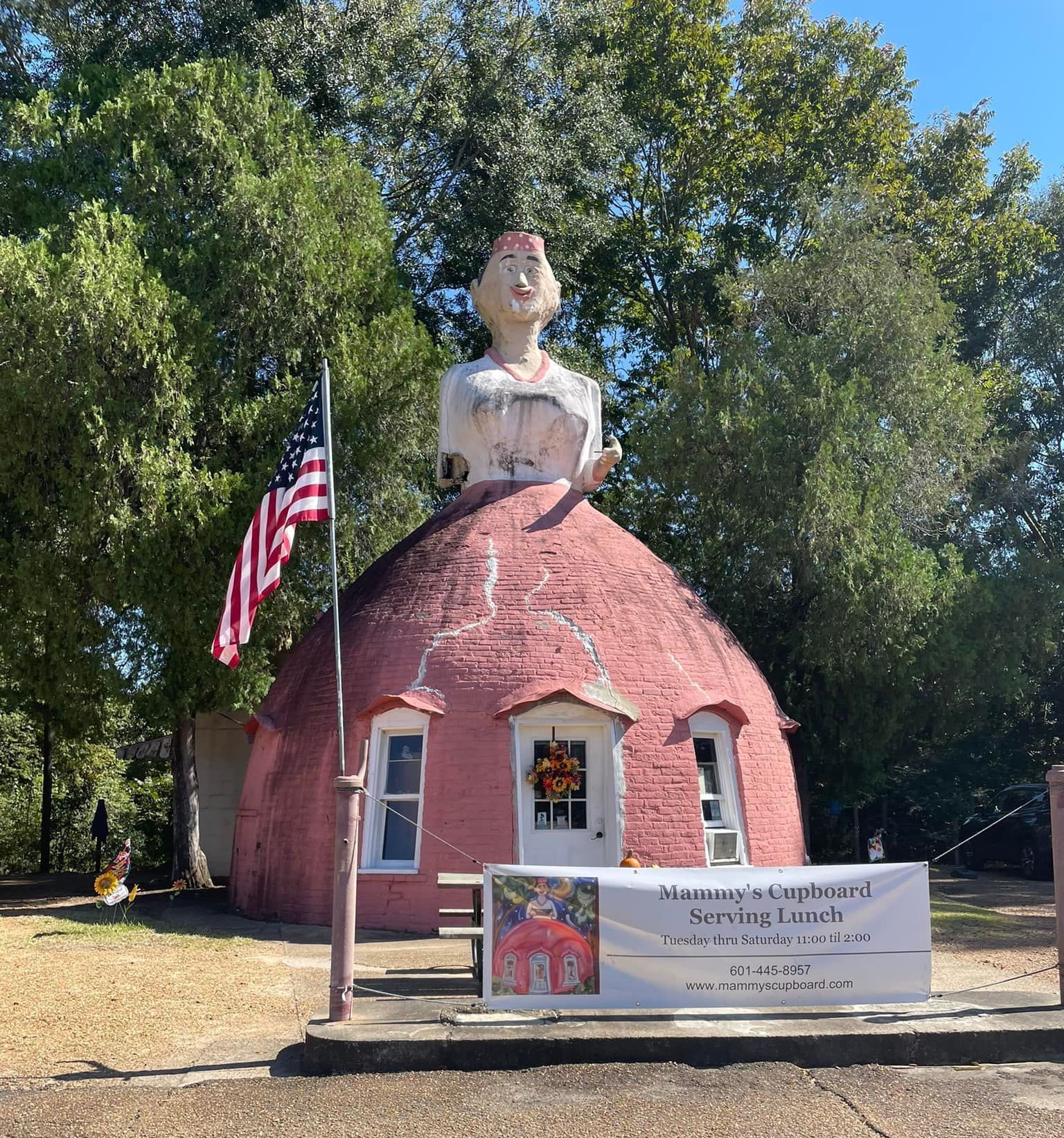 World's First Mammy’s Cupboard-shaped restaurant, world record in Natchez, Mississippi