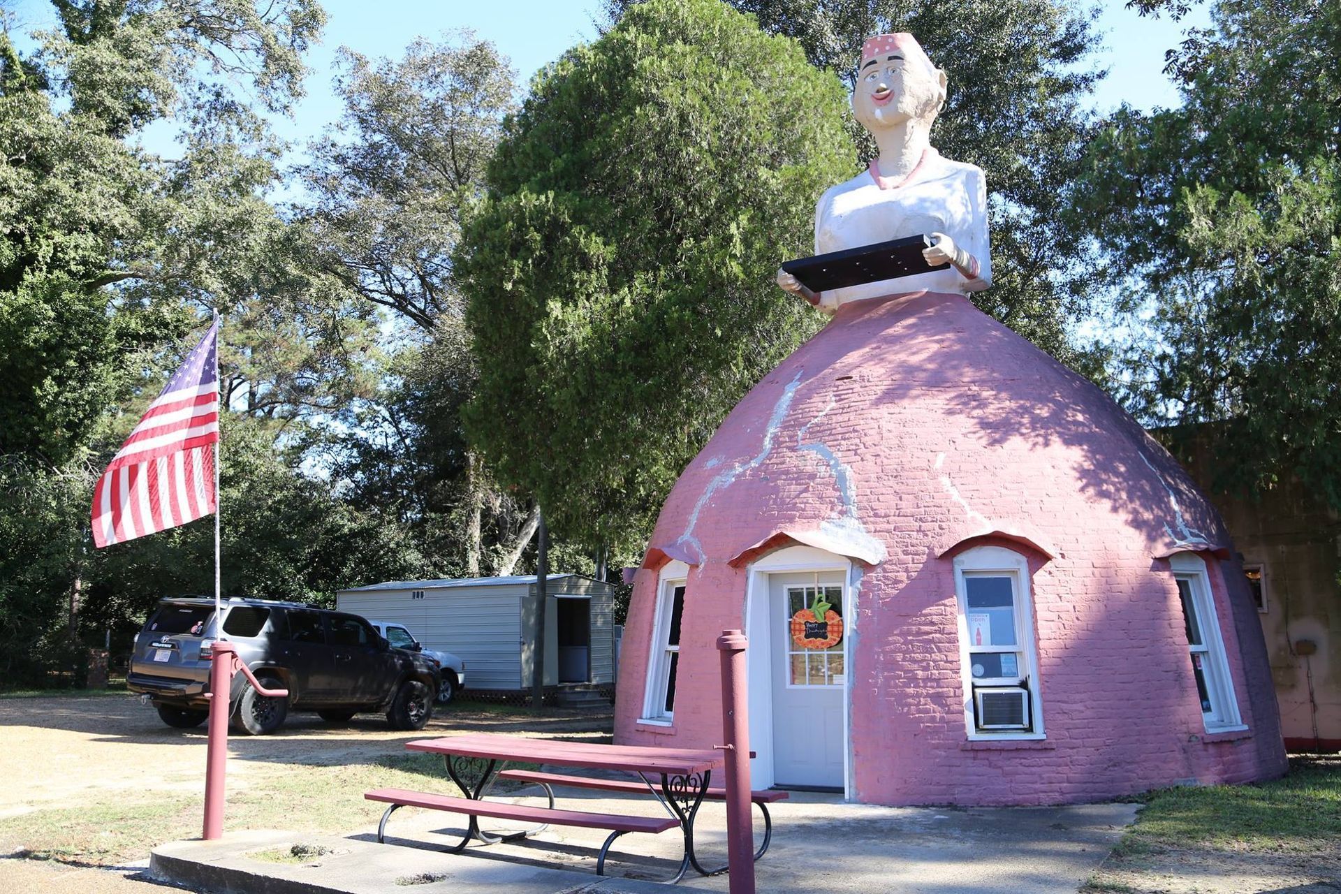 World's First Mammy’s Cupboard-shaped restaurant, world record in Natchez, Mississippi