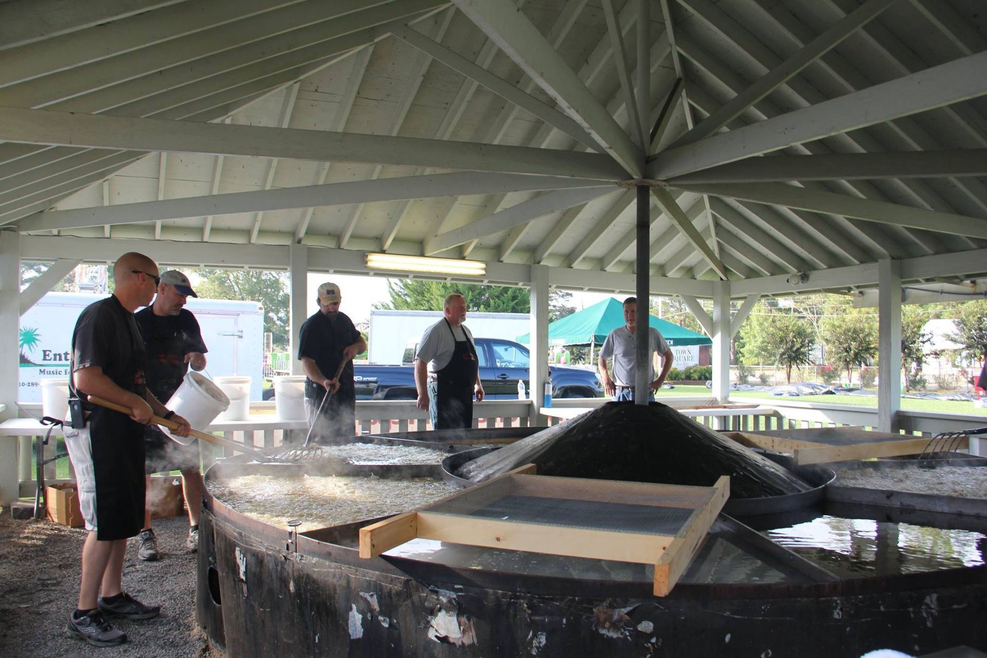 World's Largest Operational Frying Pan, world record in Rose Hill, North Carolina
