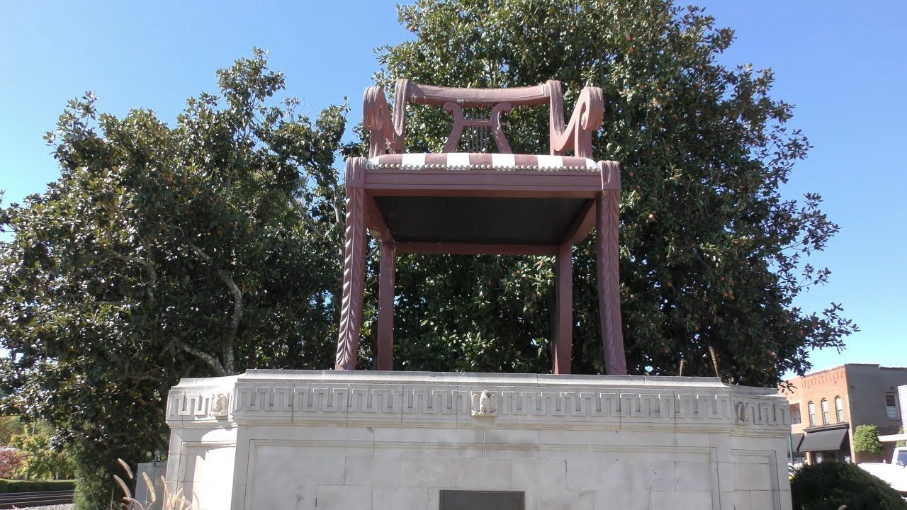 
World's Largest Duncan Phyfe Chair, world record in Thomasville, North Carolina