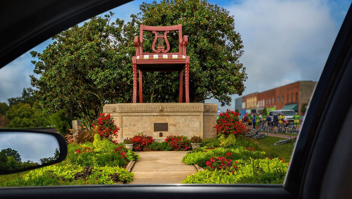 
World's Largest Duncan Phyfe Chair, world record in Thomasville, North Carolina
