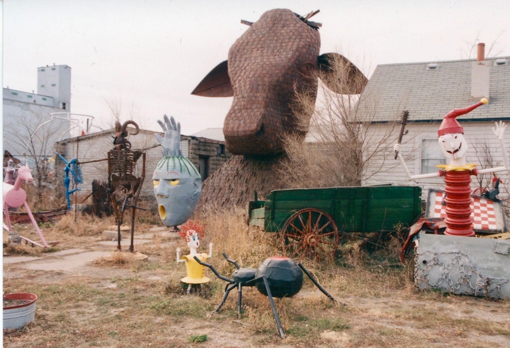 World’s Largest Bull’s Head Sculpture, world record in Montrose, South Dakota World’s Largest Bull’s Head Sculpture, world record in Montrose, South Dakota