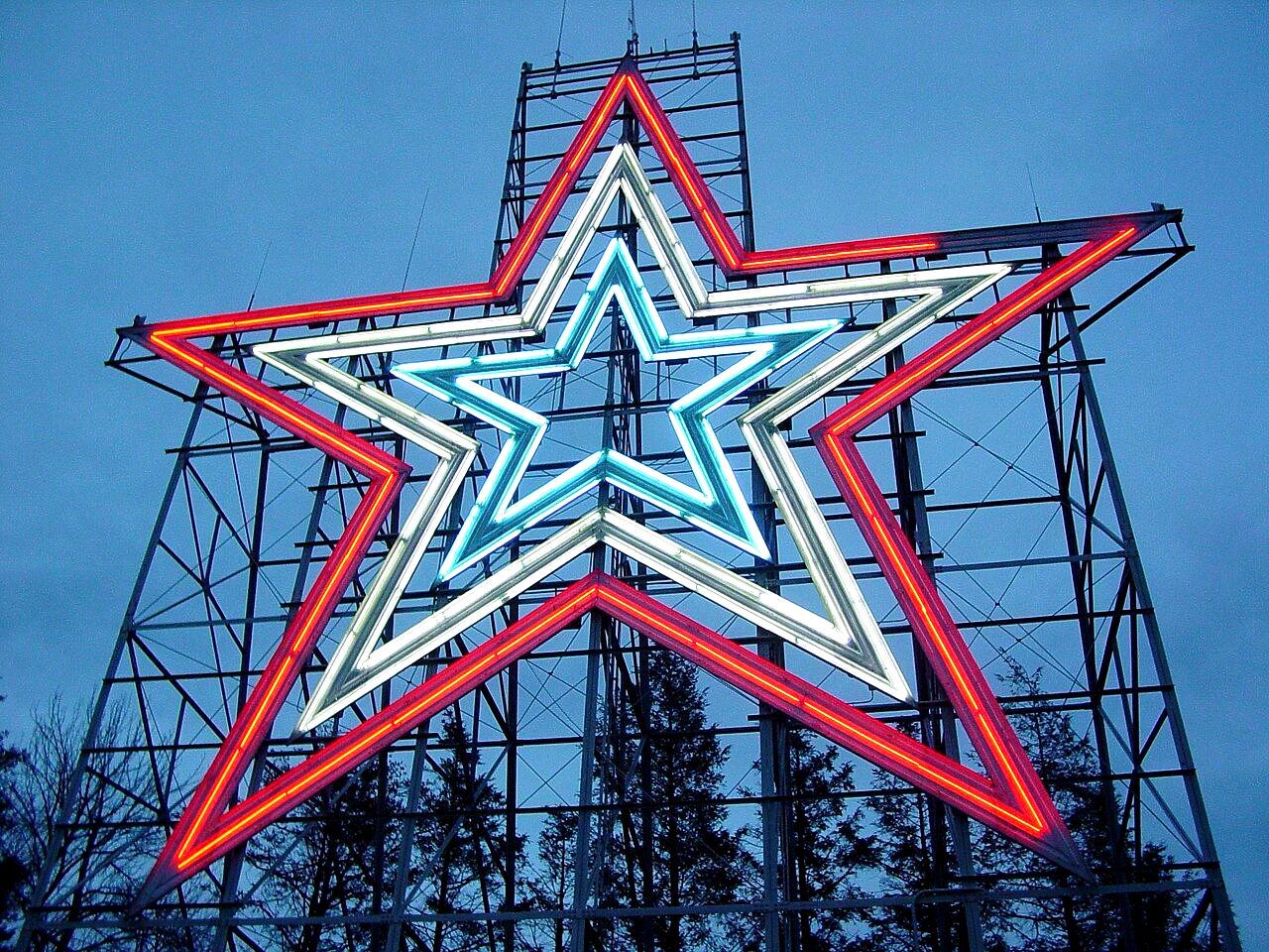 World's largest freestanding illuminated man-made star, world record in Roanoke, Virginia