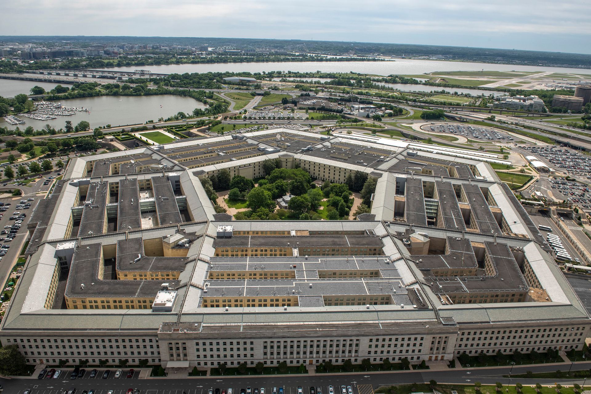 World's Largest Low-rise Office Building, world record in Arlington County, Virginia