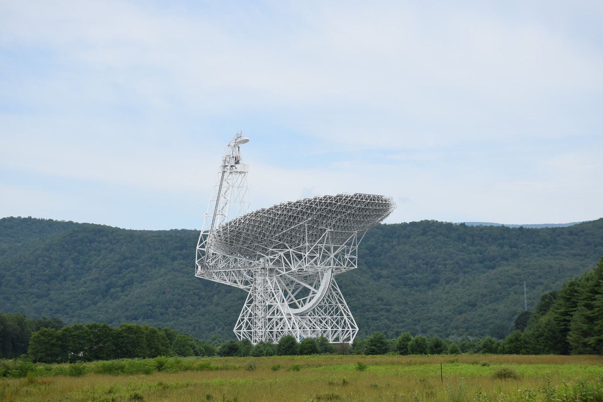 World’s Largest Fully Steerable Radio Telescope, world record in Green Bank, West Virginia