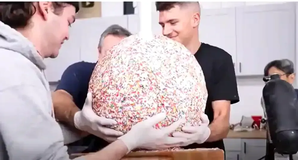 World's Largest Cake Pop, world record set by Nick DiGiovanni and Lynn Davis