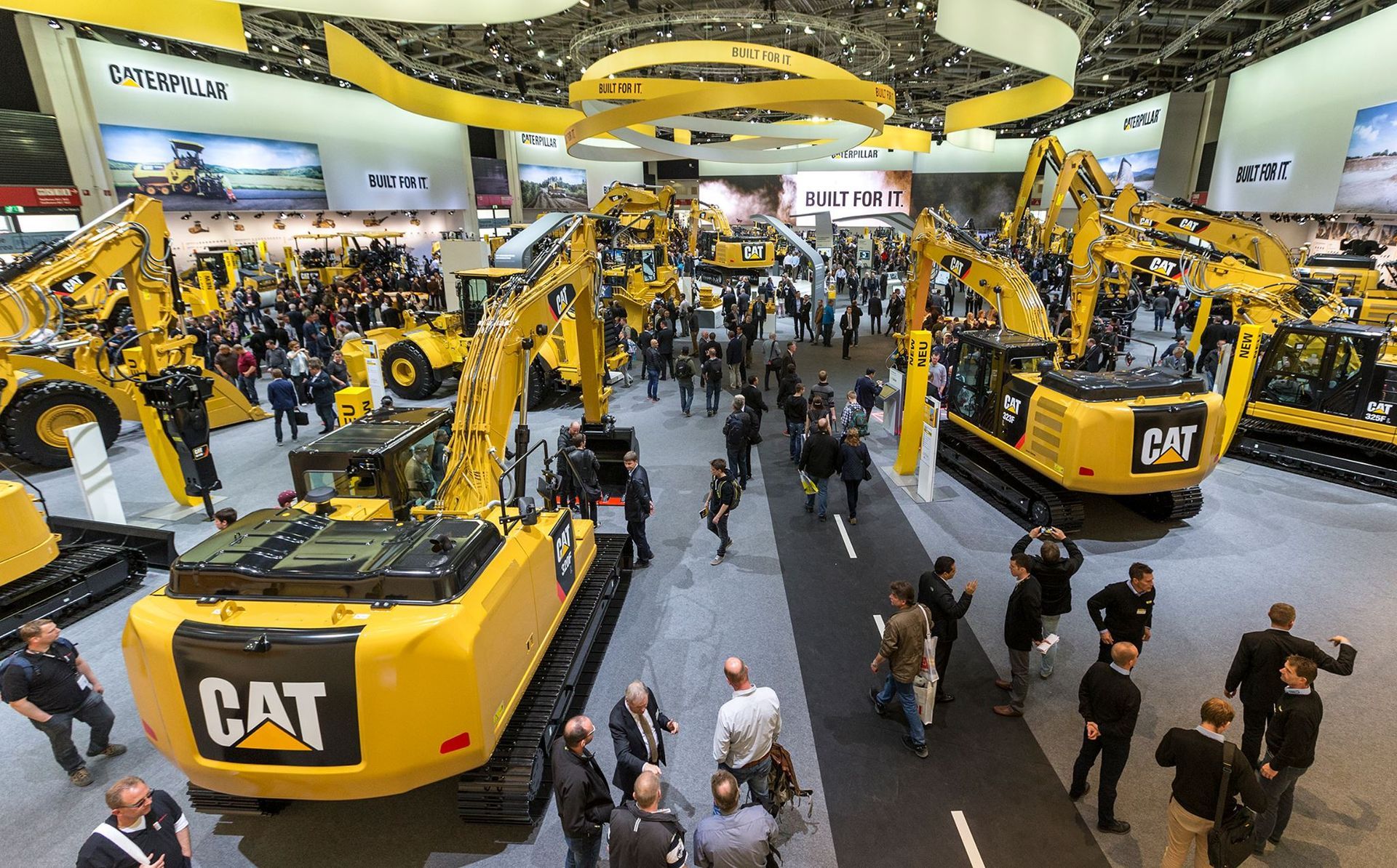 World's Largest Construction Equipment Manufacturer, Caterpillar sets world record World's Largest Construction Equipment Manufacturer, Caterpillar sets world record