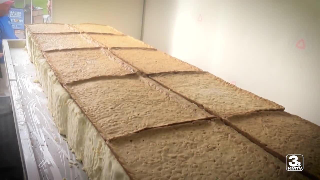 World's Largest Ice Cream Sandwich, world record in Plattsmouth, Nebraska World's Largest Ice Cream Sandwich, world record in Plattsmouth, Nebraska