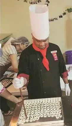 World's Smallest Pizza Commercially Available, world record set in Pune, India
