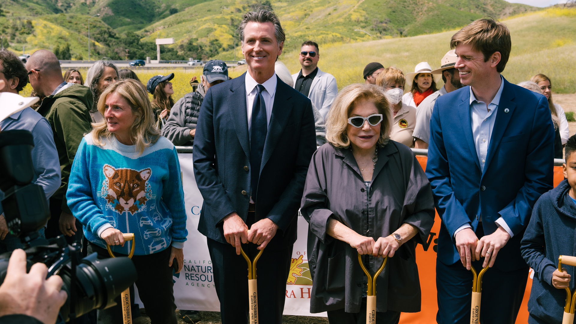 World’s Largest Wildlife Crossing, world record in Agoura Hills, California
