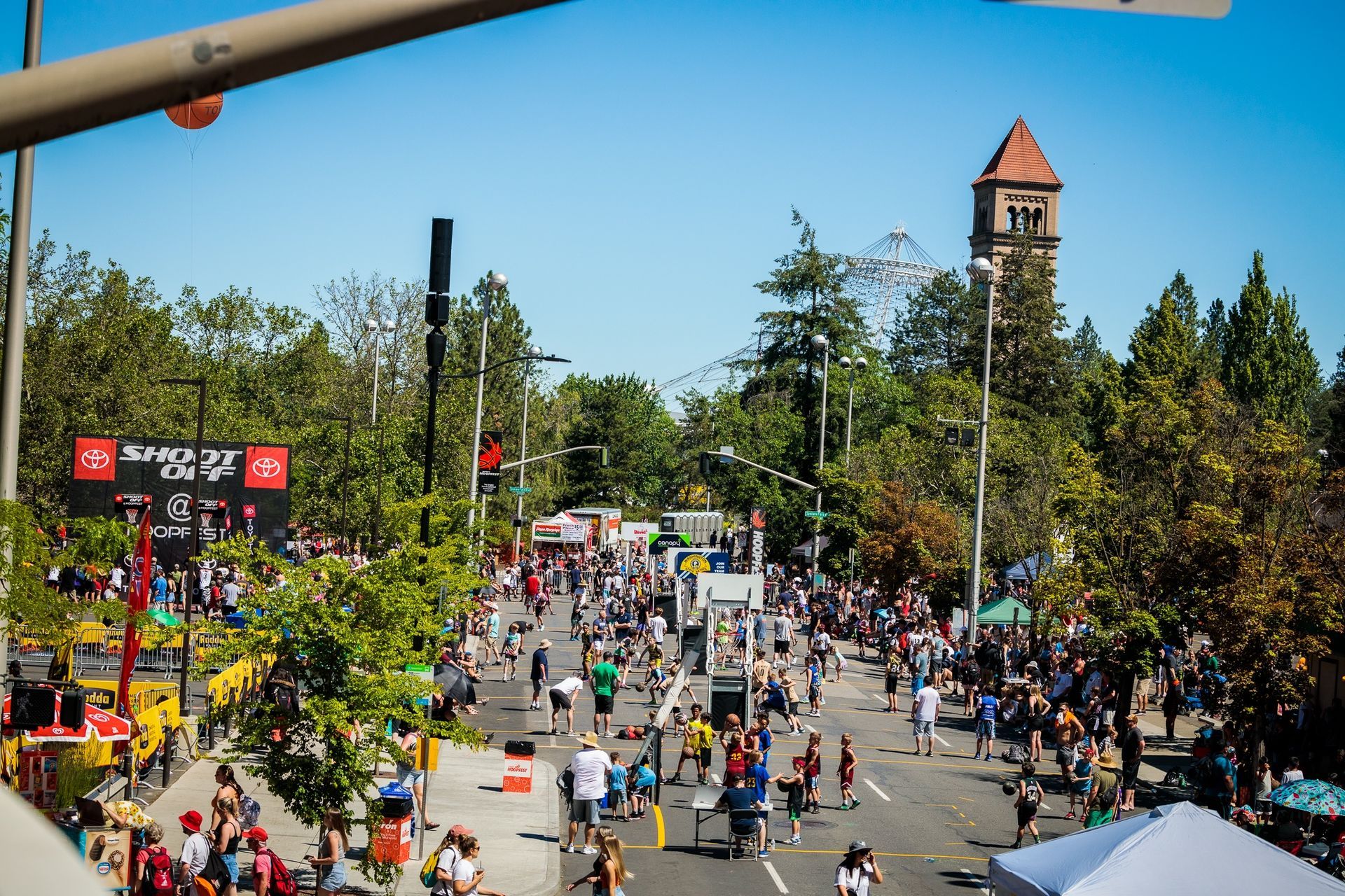 World's largest outdoor 3-on-3 basketball tournament, world record in Spokane, Washington World's largest outdoor 3-on-3 basketball tournament, world record in Spokane, Washington