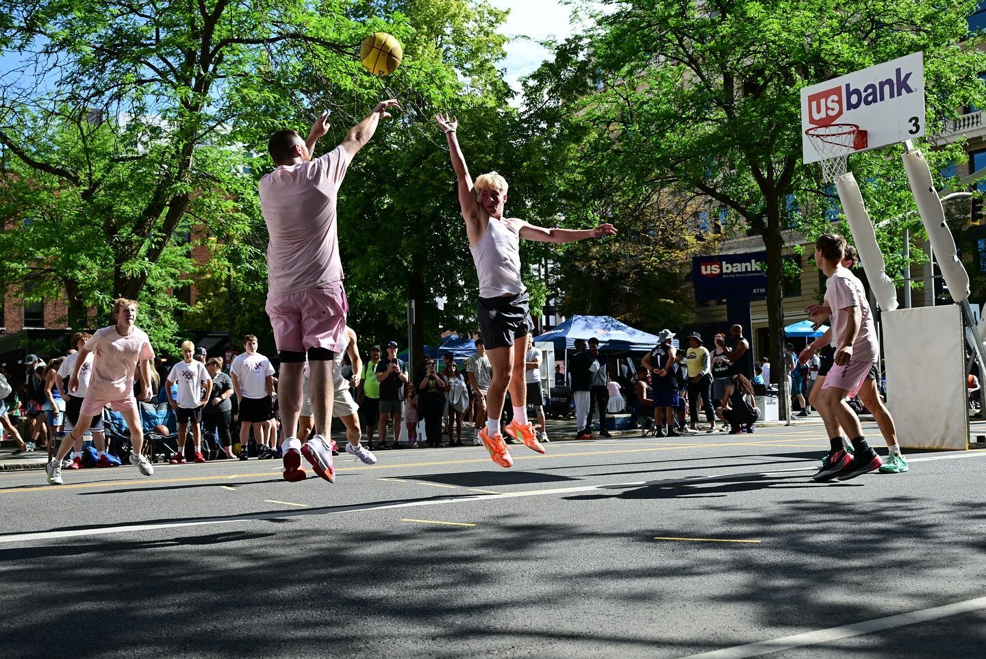 World's largest outdoor 3-on-3 basketball tournament, world record in Spokane, Washington World's largest outdoor 3-on-3 basketball tournament, world record in Spokane, Washington
