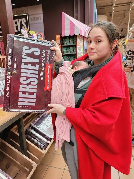World's Largest Hershey's Bar: Hershey's 5lb Candy Bar sets world record World's Largest Hershey's Bar: Hershey's 5lb Candy Bar sets world record