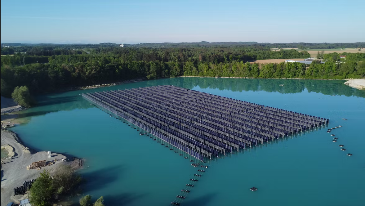 World’s first vertical floating solar power plant, world record in Germany World’s first vertical floating solar power plant, world record in Germany