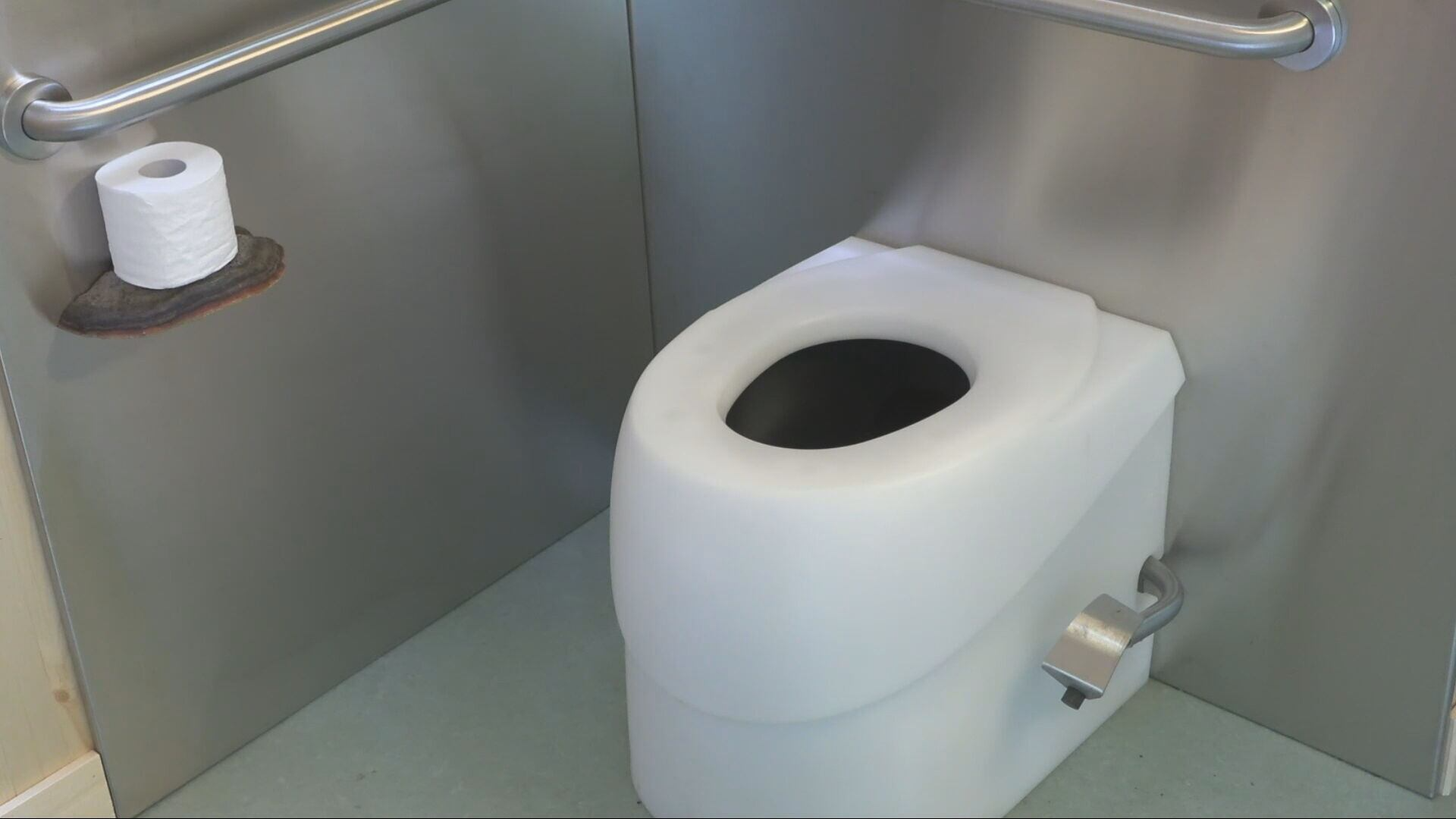 World’s first mushroom-powered waterless toilet, world record in Canada

