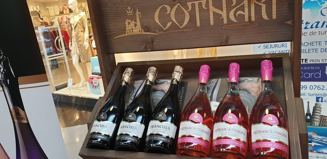 Largest champagne / sparkling wine fight: world record in Iasi, Romania
