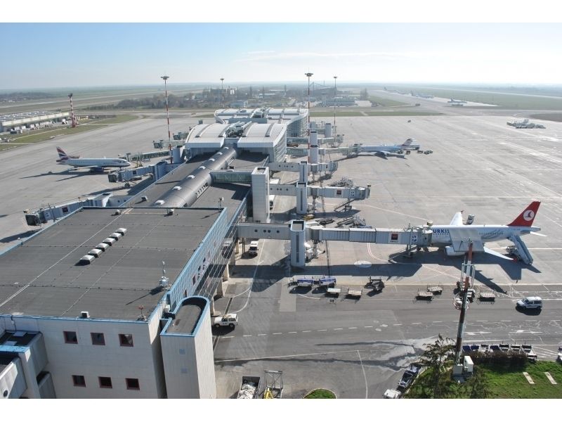 World's First Guitar-Shaped Airport Terminal, Henri Coandă International Airport sets world record
