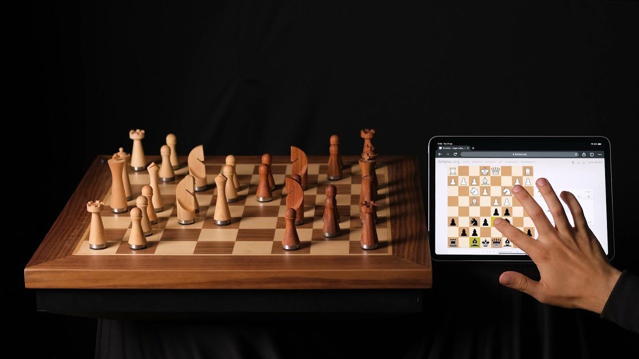 World’s First Robotic Chessboard, Phantom Chessboard sets world record
