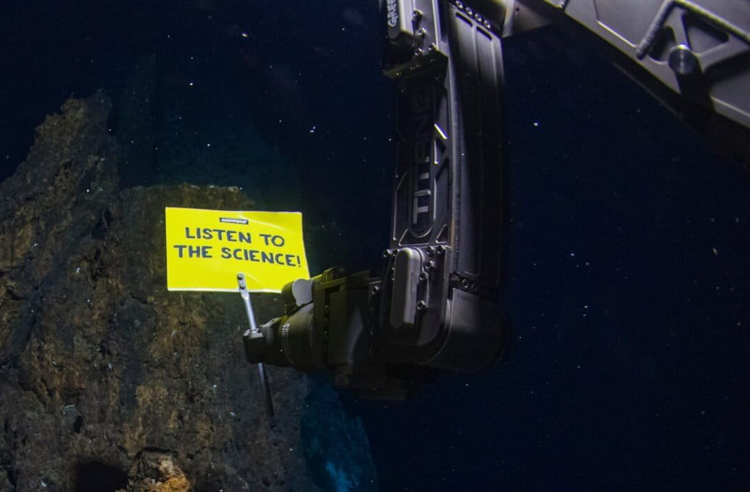 World’s deepest banner protest, world record set by Greenpeace