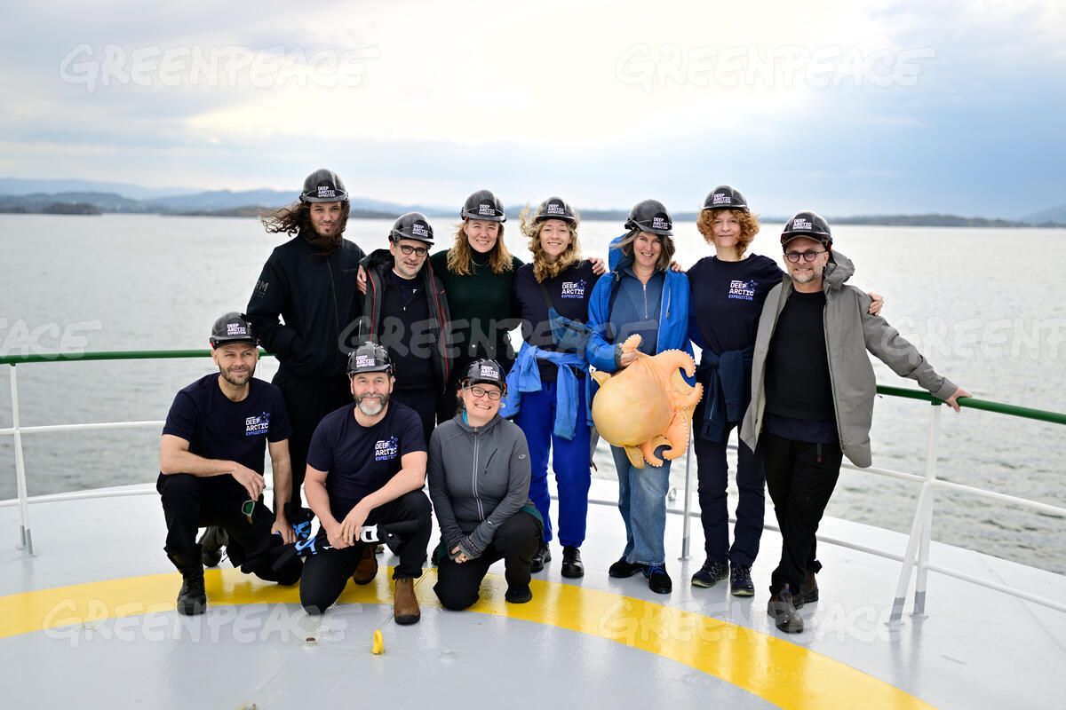 World’s deepest banner protest, world record set by Greenpeace