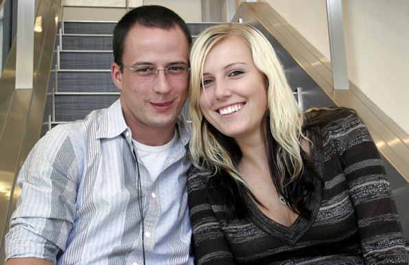 Longest kiss while standing in the window: Mexx fans set record