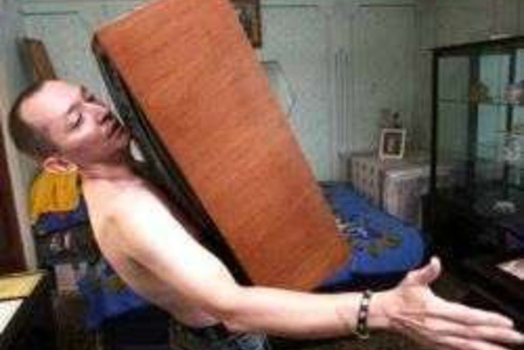  Most powerful Human Magnet-world record set by Aurel Raileanu