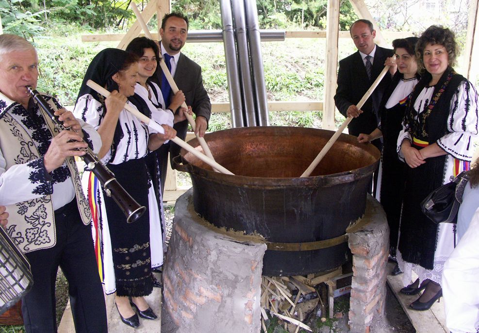 Largest Balmos: world record set by Alba Prefecture