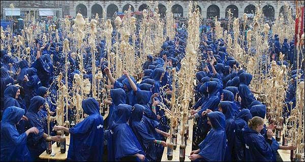 Most Mentos and Soda Fountains-world record set by Belgian students 