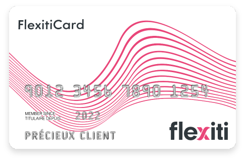 Carte blanche FlexitiCard avec des lignes ondulées roses et le logo Flexiti, portant la mention « PRÉCIEUX CLIENT »