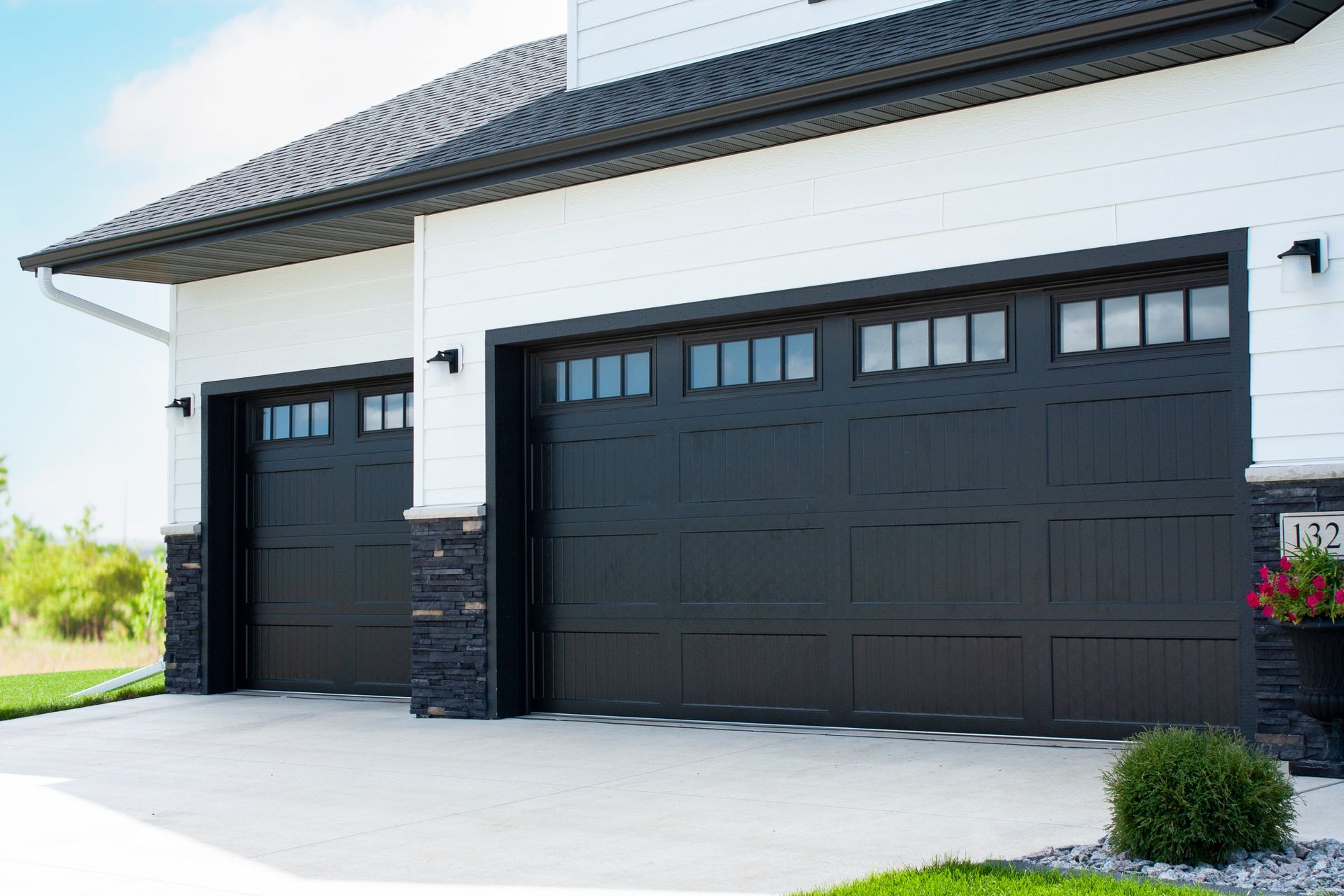 A Guide to Selecting the Ideal Garage Door for Your Home