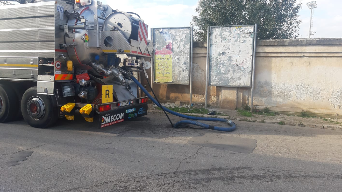 camion con tubo
